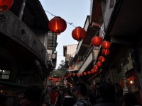 準備參加天燈節的人潮<br/> 攝影：Kavin