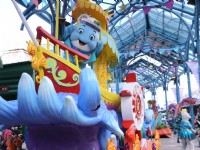 嘉年華大街<br/> 攝影：遠雄海洋公園 提供