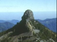 夏天的小霸尖山<br/> 攝影：陳勇霖