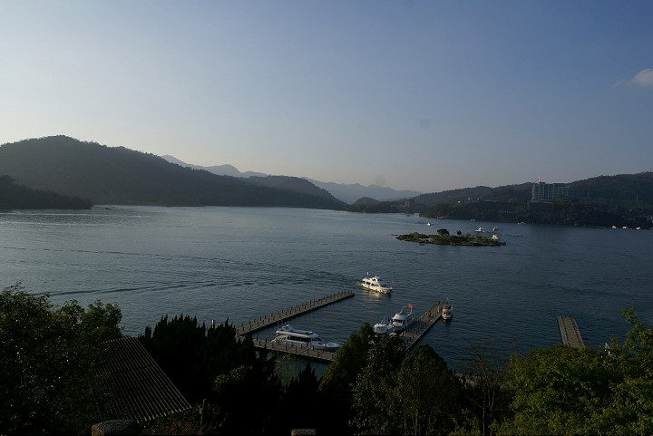 玄光寺眺望日月潭及拉魯島 攝影：Eva隨手拍