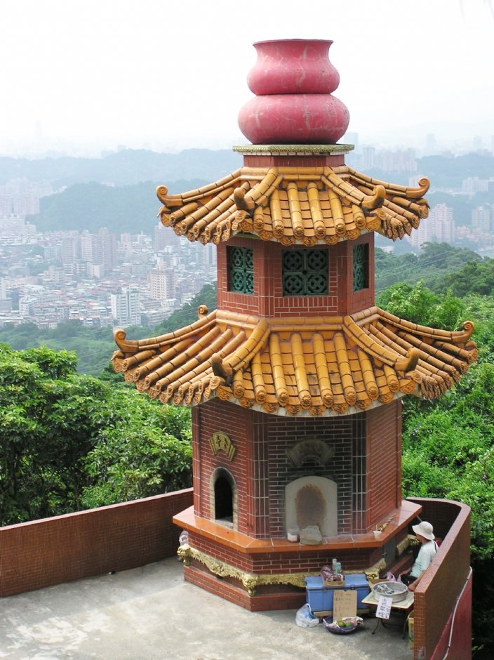 樟山寺金爐 攝影：陳李豪