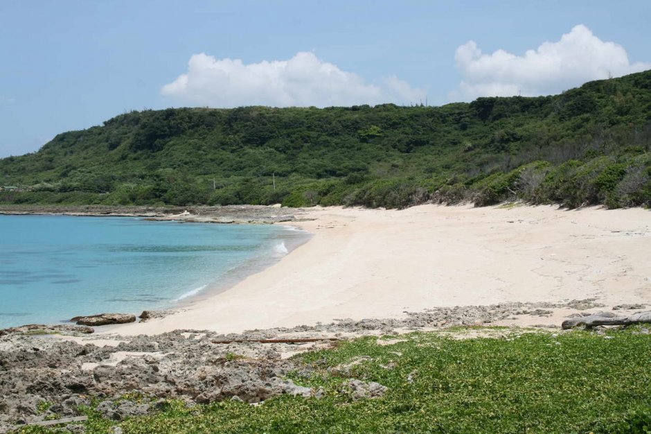 砂島的沙灘、山色、海洋景觀 攝影：老山羊部落格