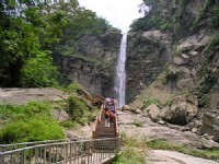瀑布和橋<br/> 攝影：老山羊