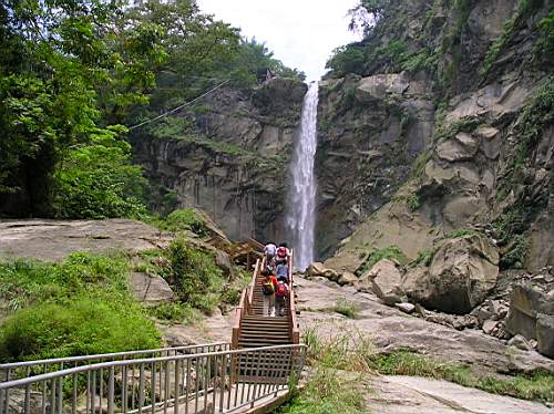 瀑布和橋 攝影：老山羊