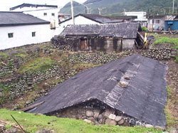 蘭嶼朗島村雅美族穴居屋