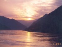西陵峽燦爛的夕陽<br/> 攝影：台灣中國旅行社