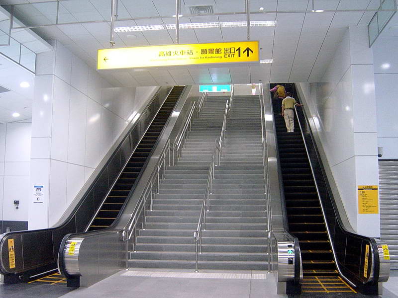 出入口電扶梯 攝影：孫菽蔓