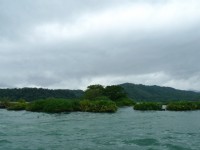 乘坐遊湖船即近身欣賞拉魯島<br/> 攝影：Eva隨手拍