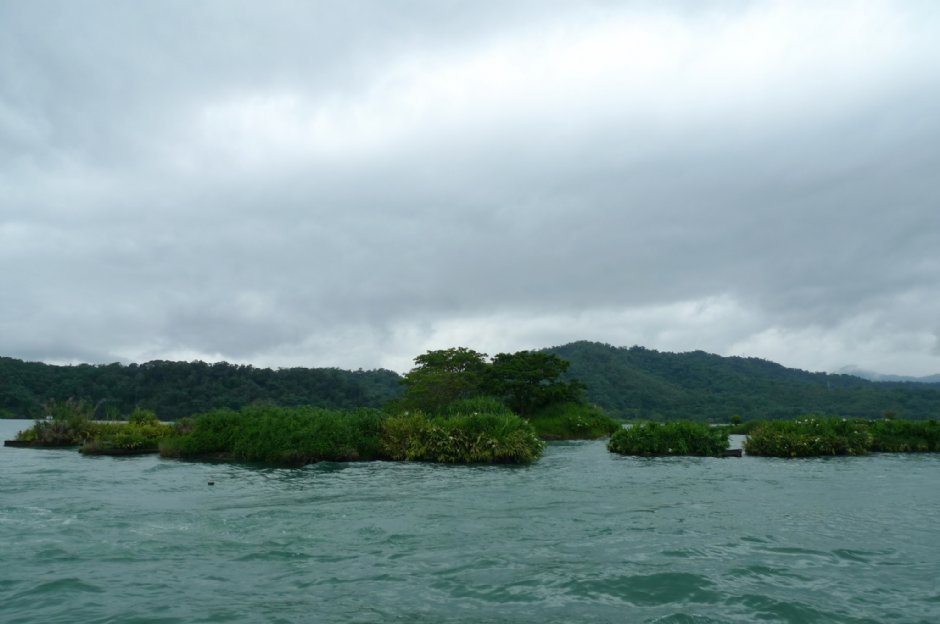 乘坐遊湖船即近身欣賞拉魯島 攝影：Eva隨手拍