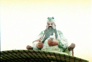 近觀關公像 攝影：呂玫瑢