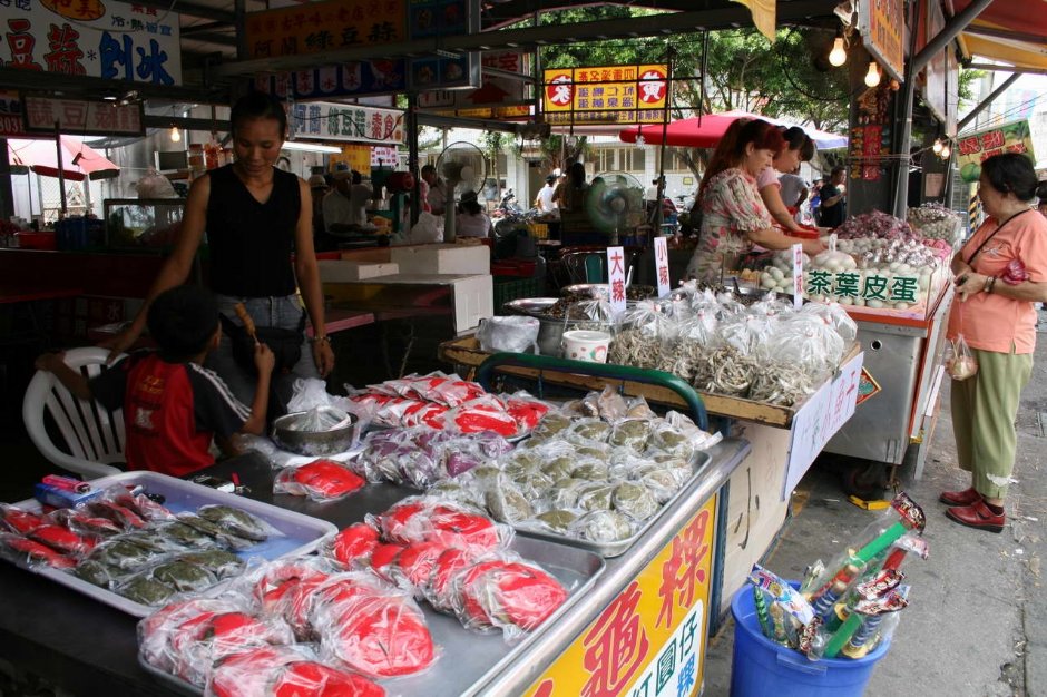 紅龜粿、小魚乾、皮蛋 攝影：老山羊部落格