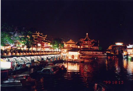 夫子廟夜景 攝影：台灣中國旅行社