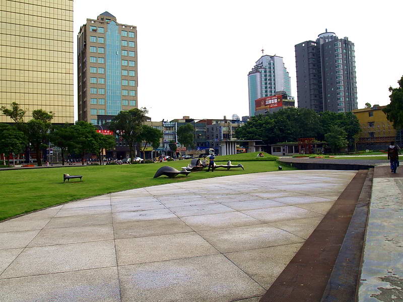 廣場上的藝術造景 攝影：amo