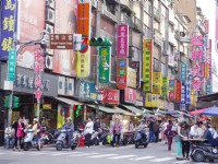 白天的廣州街夜市<br/> 攝影：Eva隨手拍