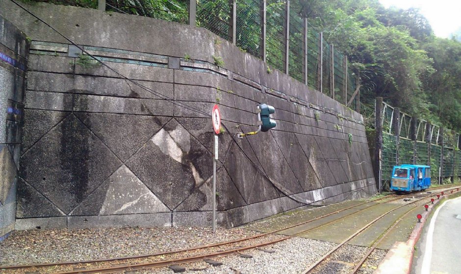 烏來觀光台車 攝影：Eva隨手拍