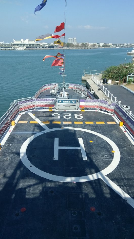 德陽艦停機坪 攝影：Louis