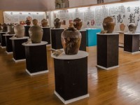 酒甕展示<br/> 攝影：桃園市政府觀光旅遊局 提供