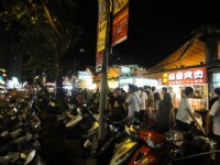 瑞豐夜市人擠人<br/> 攝影：山景