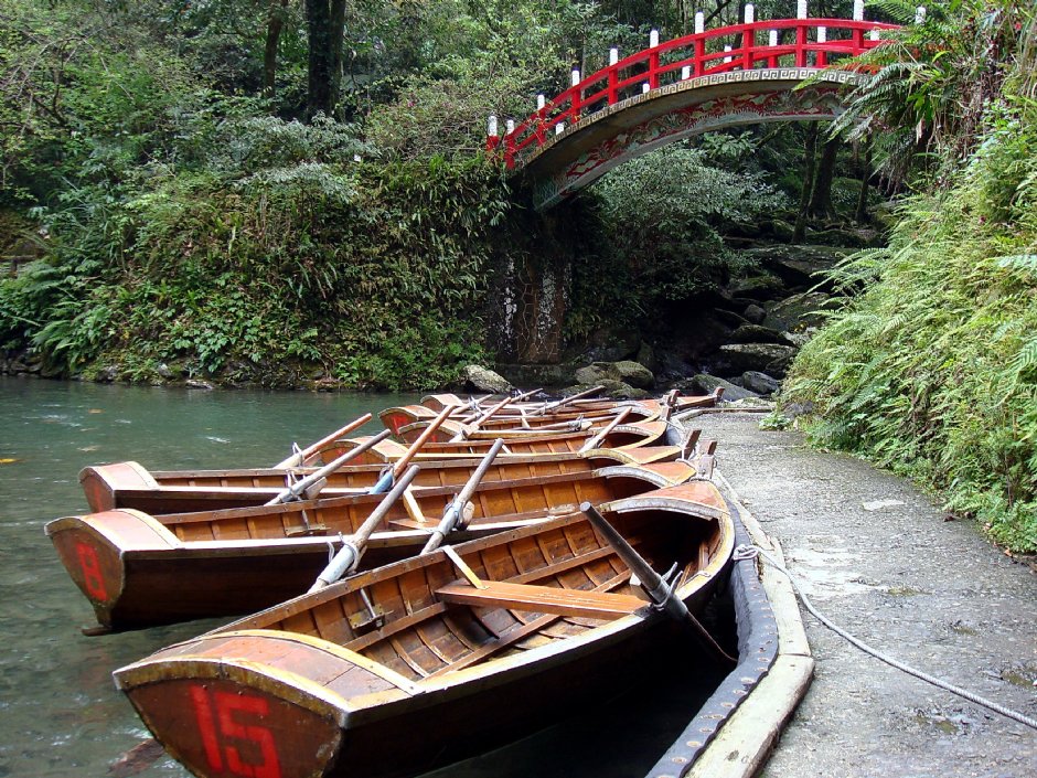 遊湖小木船 攝影：孫菽蔓
