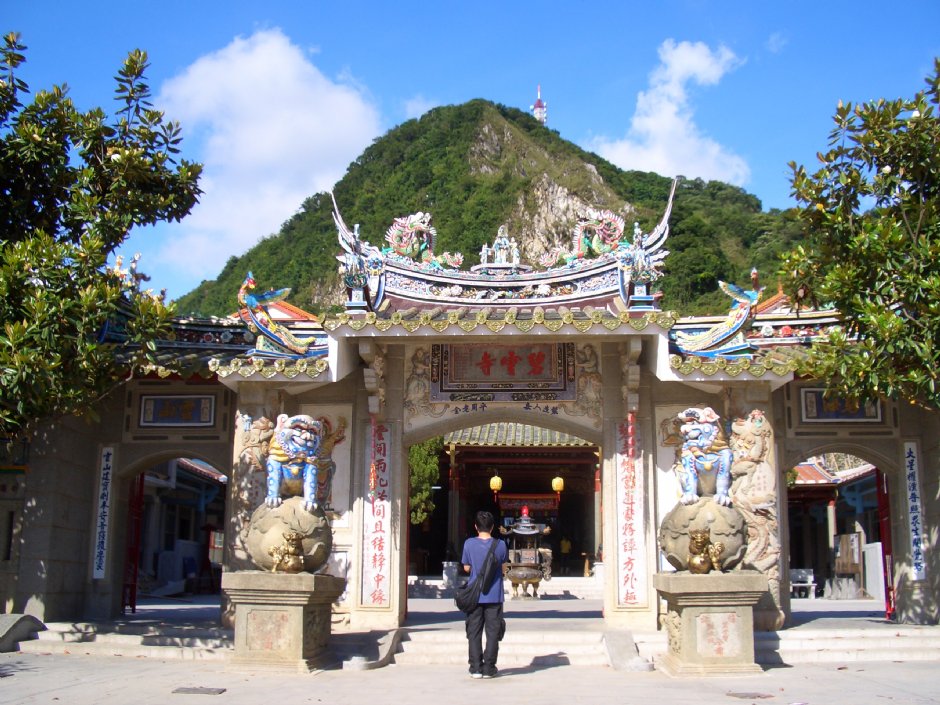 關仔嶺碧雲寺廟門 攝影：王世傳