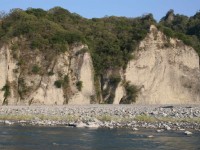 裸露岩層的小黃山<br/> 攝影：老山羊部落格
