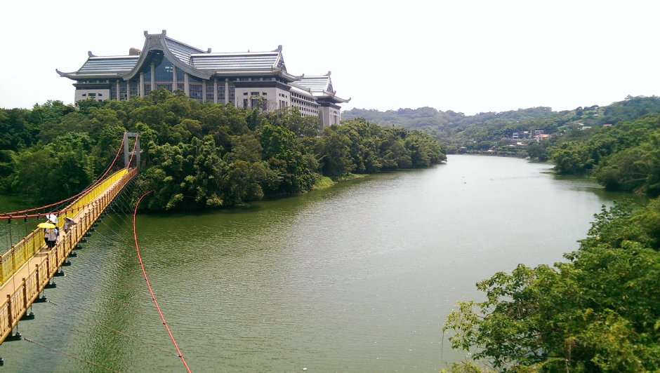 峨眉湖與天恩彌勒佛院 攝影：Eva隨手拍