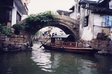 周莊-遊船 攝影：台灣中國旅行社