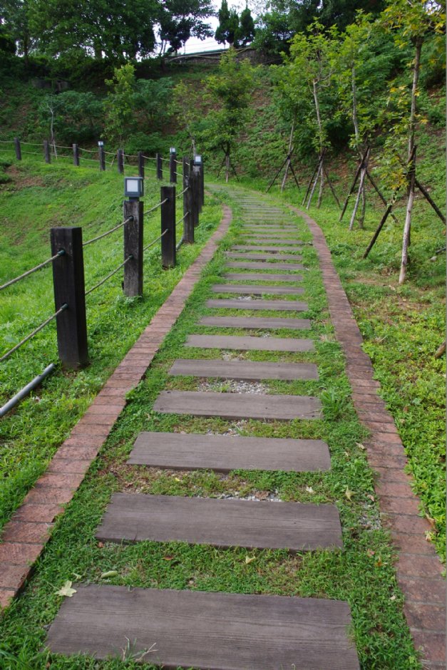 公園內步道 攝影：Eva隨手拍