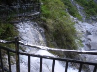 長春祠步道落石痕跡201607<br/> 攝影：旅遊王攝影組