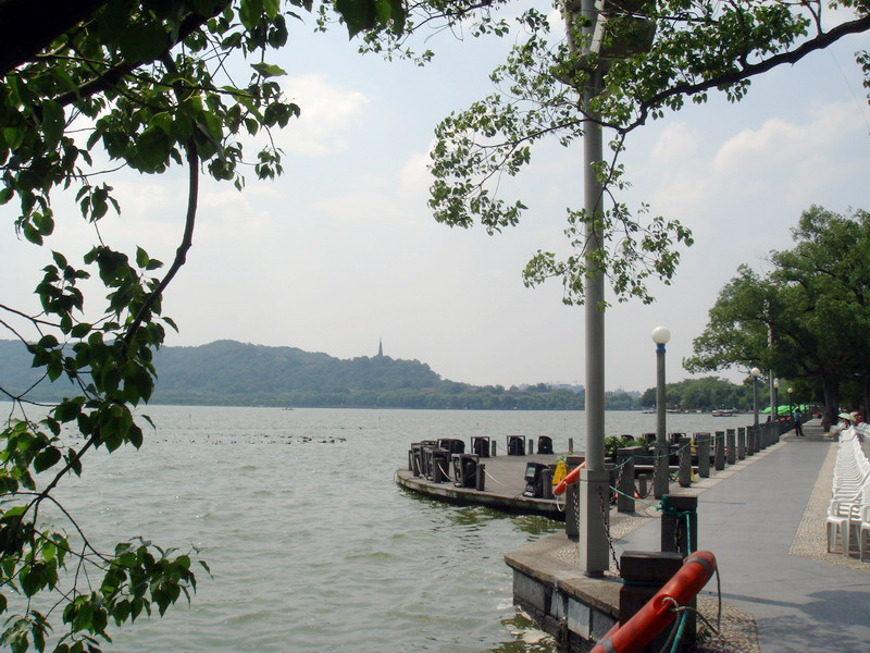 湖邊景觀 攝影：余錫堅