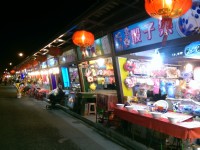 各式攤販入駐彩虹夜市<br/> 攝影：Eva隨手拍