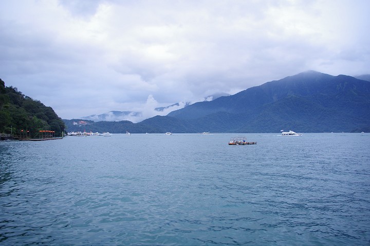 涵碧步道眺望日月潭美景 攝影：Eva隨手拍