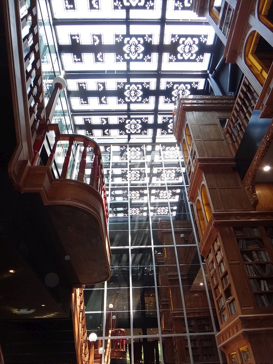 宮原眼科挑高雕花天花板 攝影：Wendy