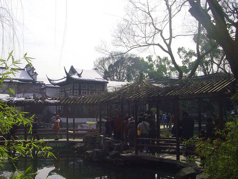 人潮和園內景色 攝影：孫菽蔓
