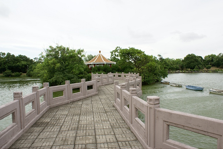 純青湖-曲橋 攝影：Eva隨手拍