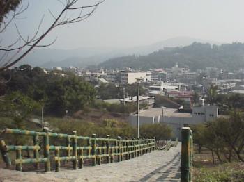 遠望梅山鄉 攝影：郭香妙