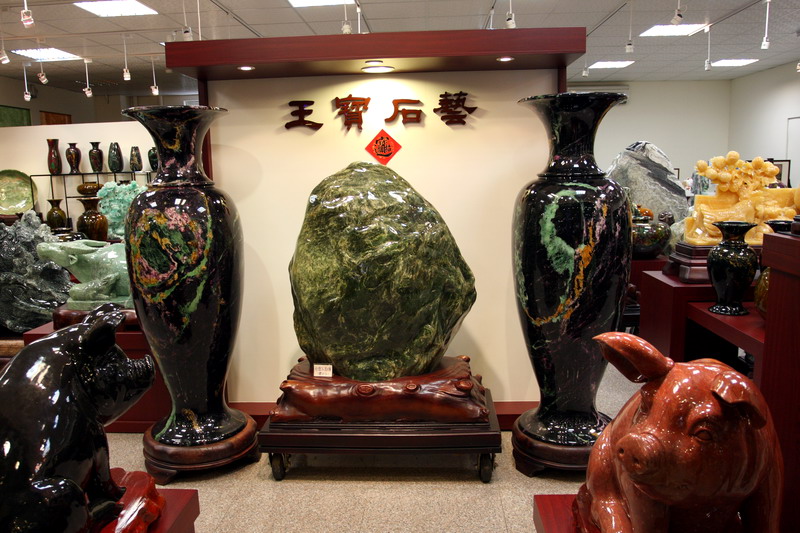 硘仔窯商店街大磁瓶 攝影：徐世英