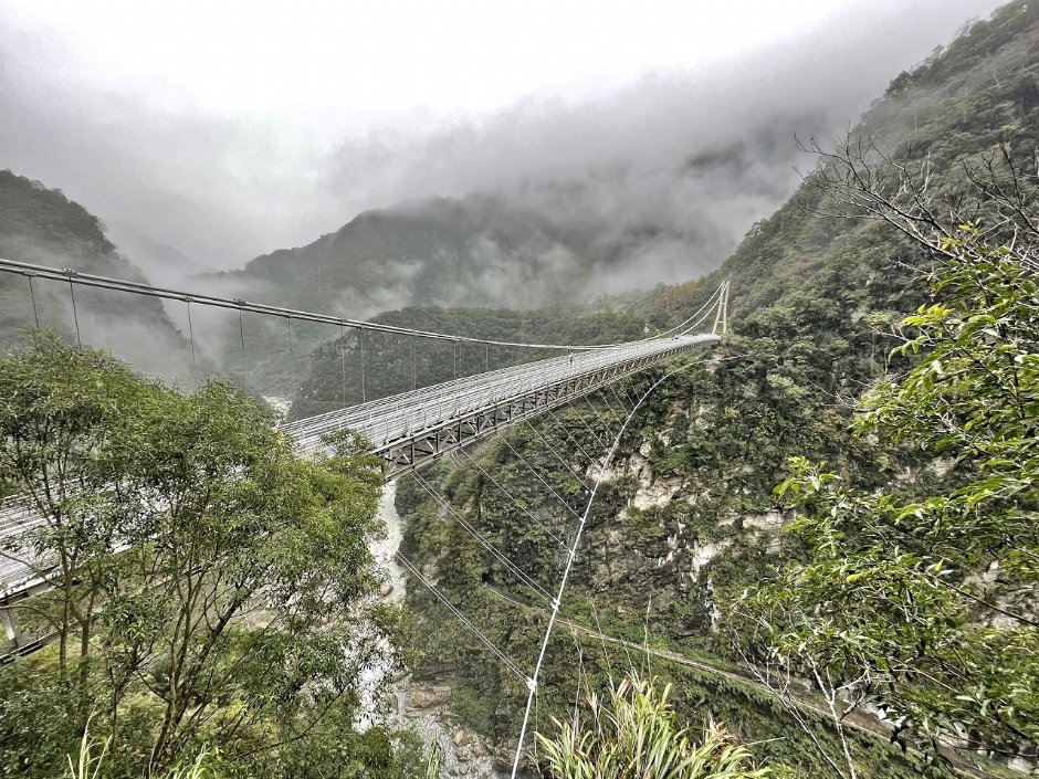 布洛灣吊橋(山月吊橋) 攝影：Eva隨手拍