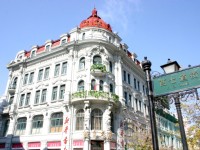 哈爾濱中央大街上最老的一座巴洛克建築<br/> 攝影：馮順
