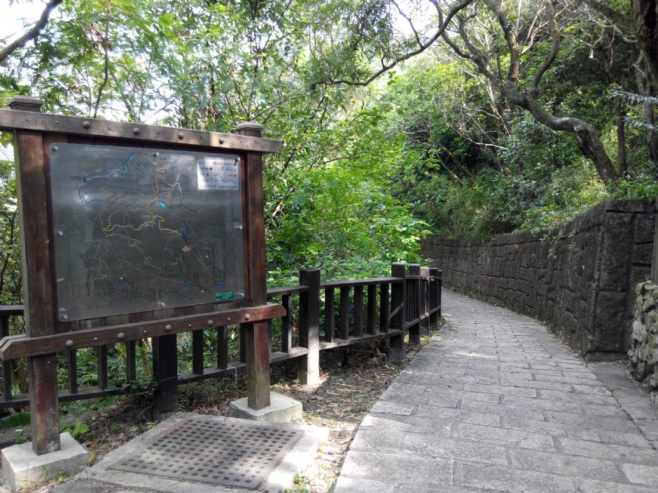 鯉魚山親山步道入口 攝影：Lu