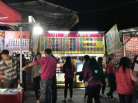 嘉樂福夜市<br/> 攝影：陳皮梅