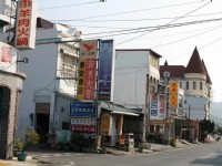 林立的溫泉民宿旅館<br/> 攝影：老山羊部落格