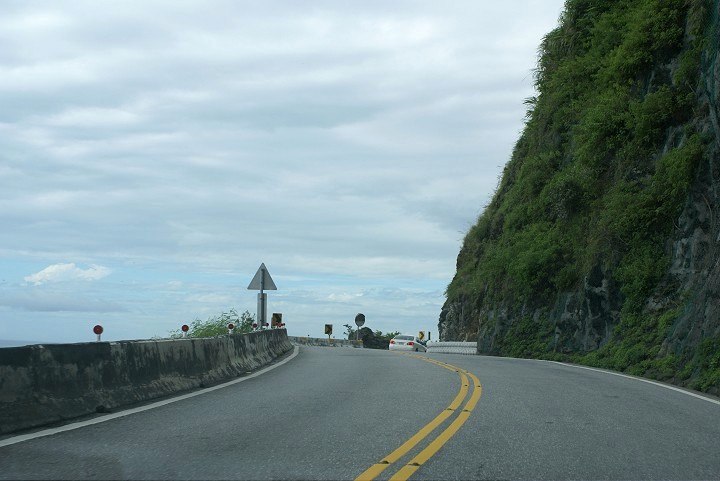 蘇花公路北段彎延道路 攝影：Eva隨手拍