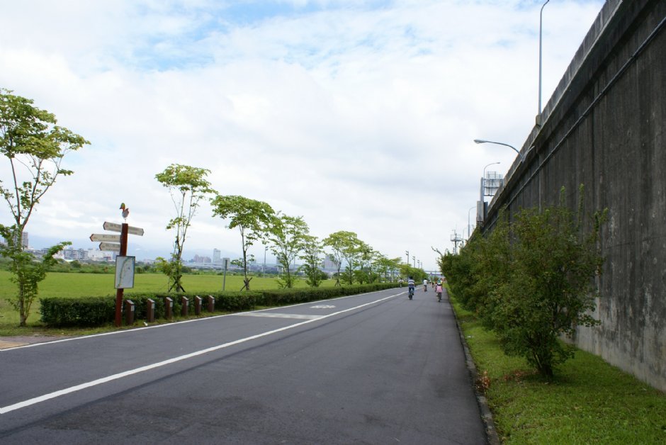 大漢溪右岸、新店溪左岸自行車道 攝影：Eva隨手拍
