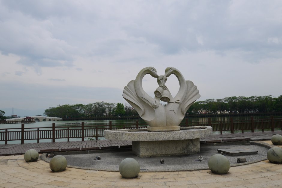 天鵝湖公園標誌 攝影：旅遊王攝影組
