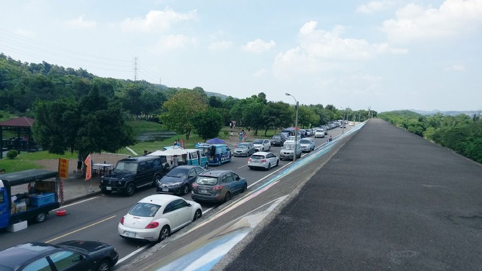 公園就在堤防邊 攝影：Eva隨手拍
