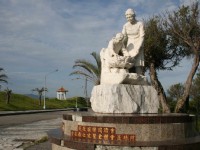 公園內石雕人像<br/> 攝影：老山羊部落格