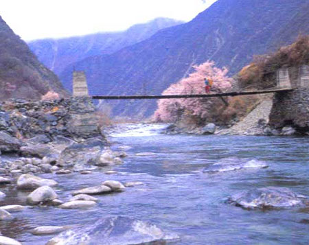 岷江吊橋 攝影：四川旅遊信息網