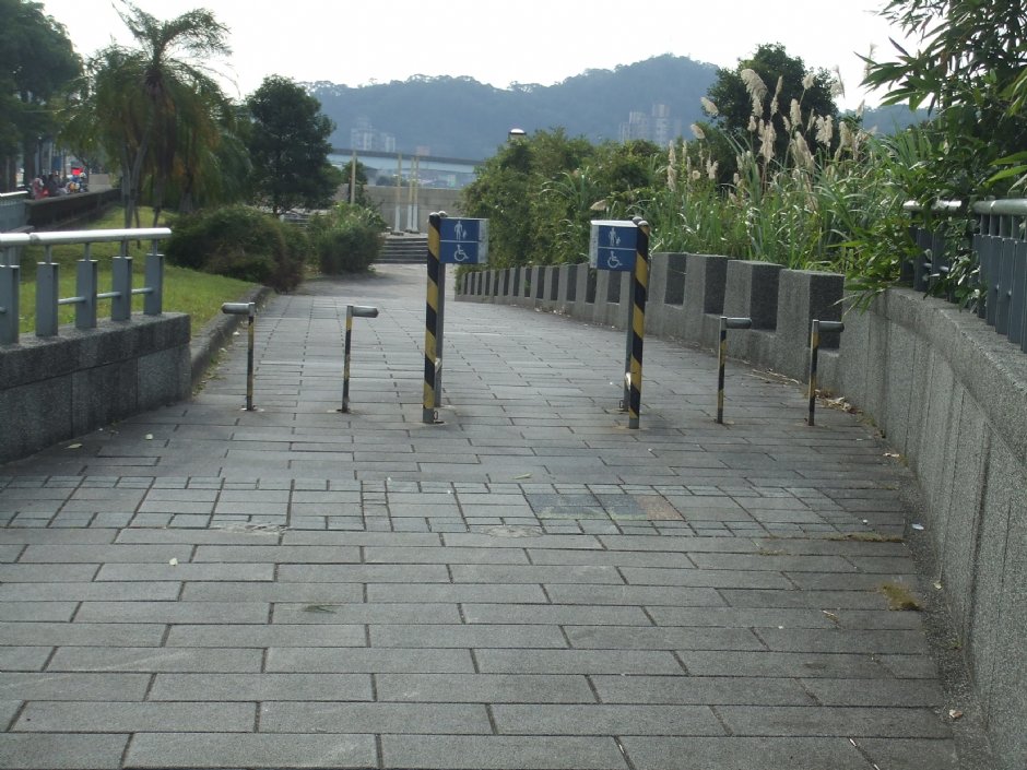 景美溪左岸 攝影：Lu