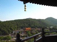 從雷塔五層遠 望西湖<br/> 攝影：馮順